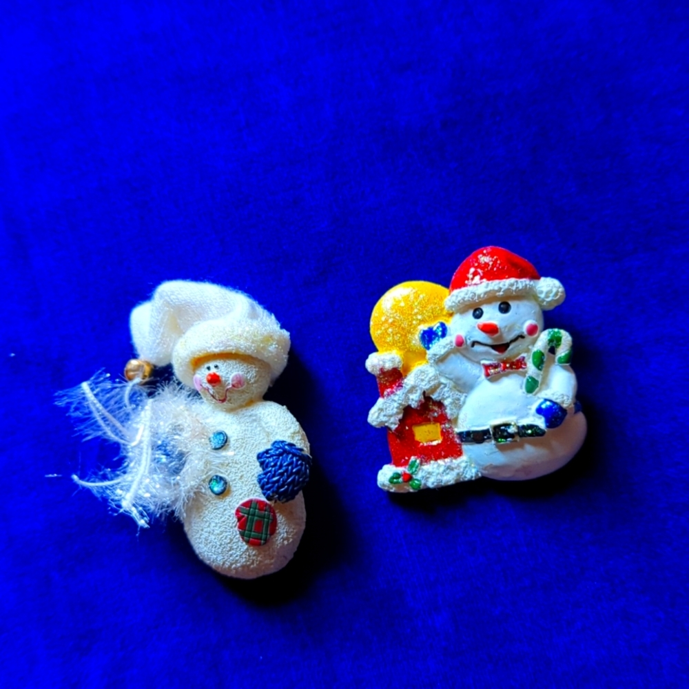 Snowman pins